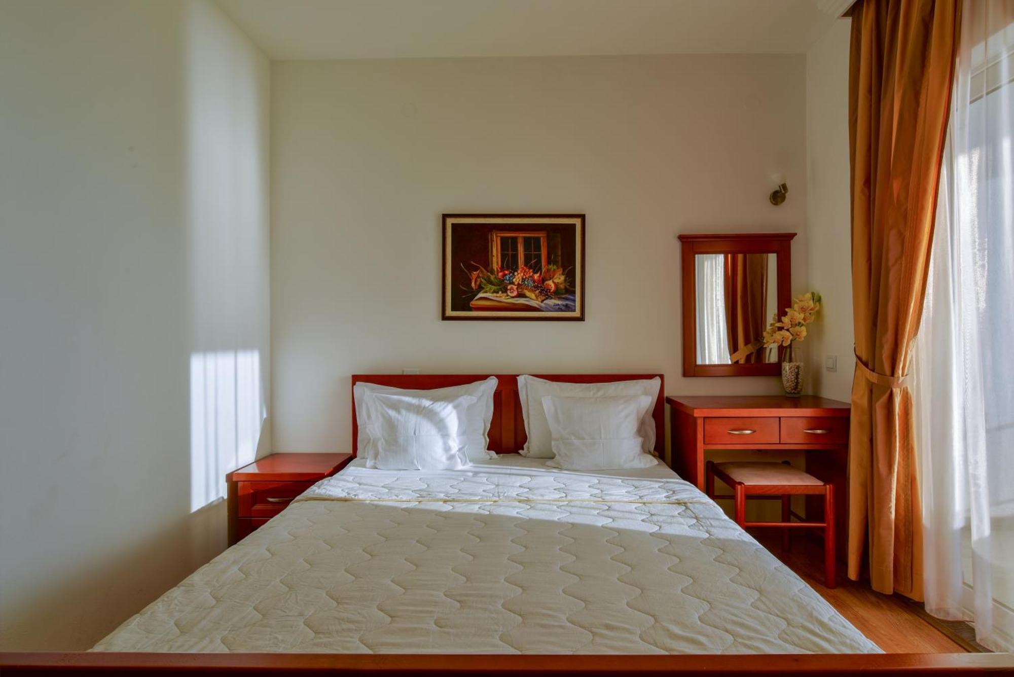 Apartments Leut Светі-Стефан Екстер'єр фото