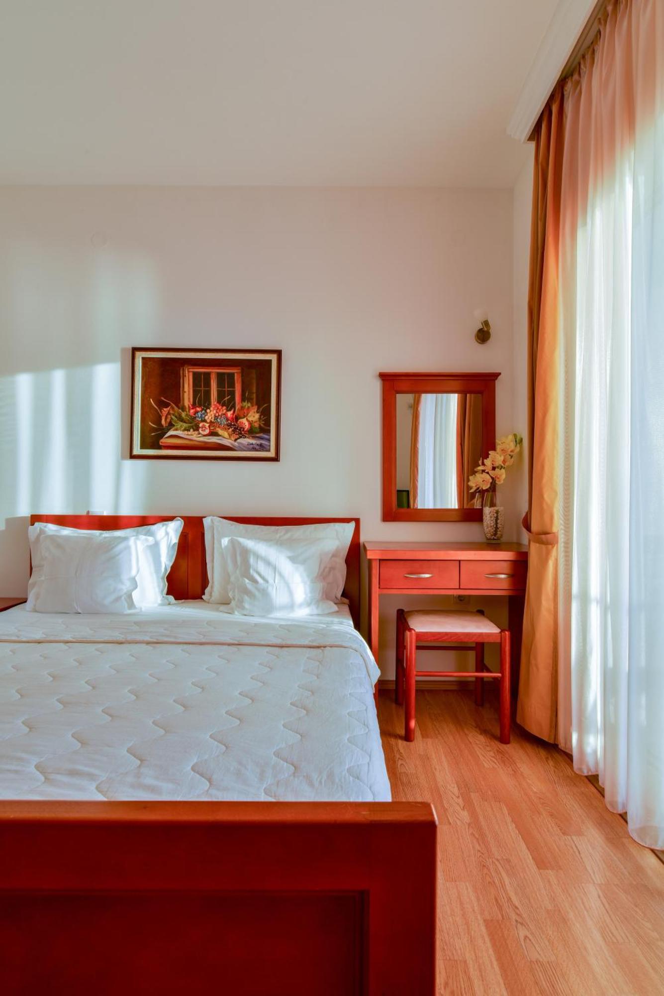 Apartments Leut Светі-Стефан Номер фото