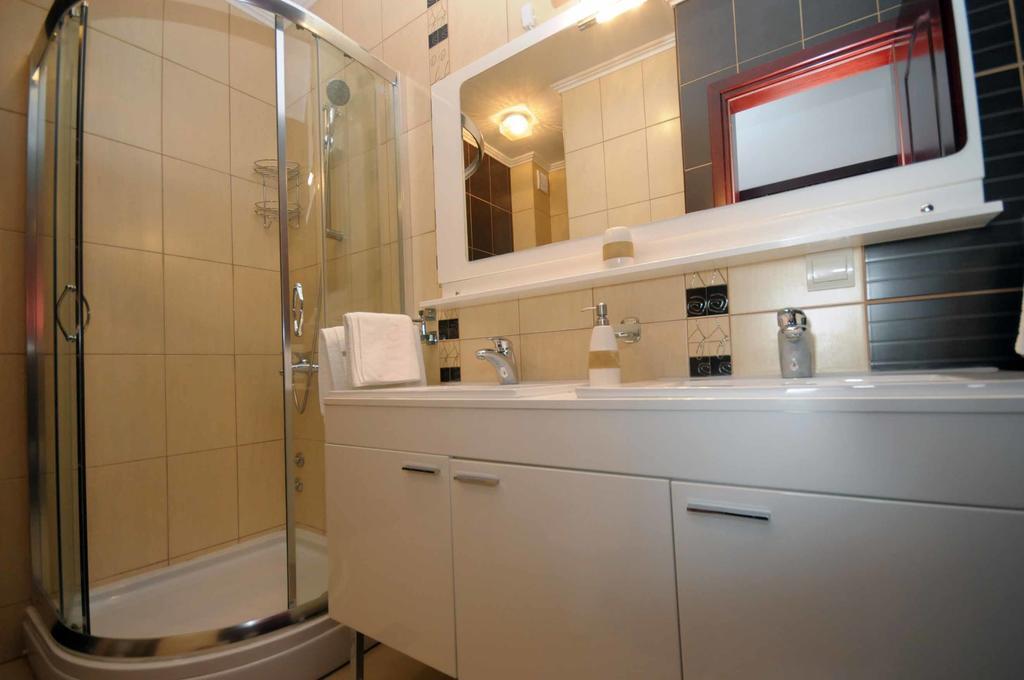 Apartments Leut Светі-Стефан Екстер'єр фото