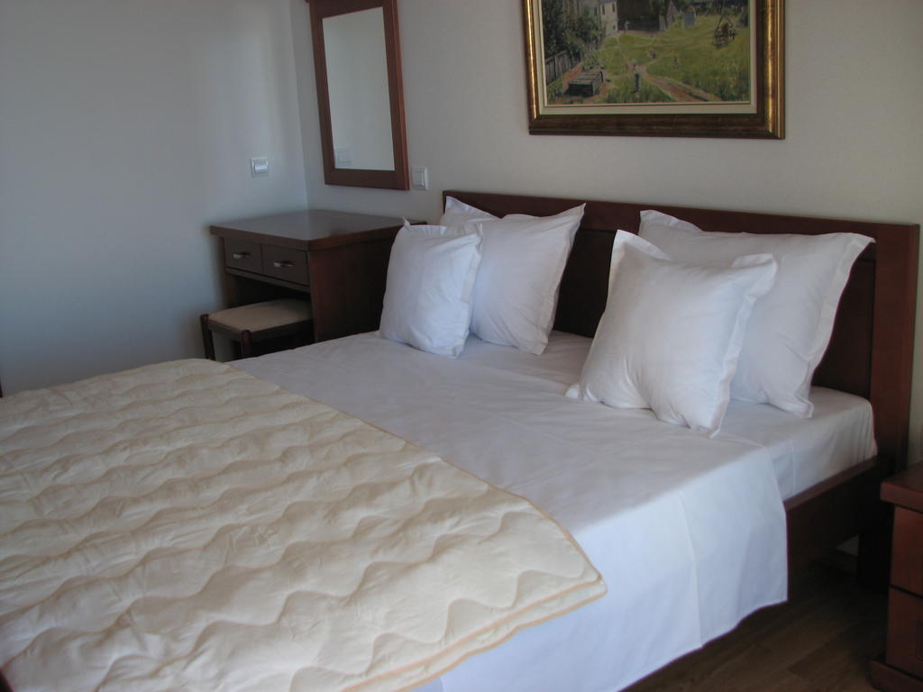 Apartments Leut Светі-Стефан Номер фото
