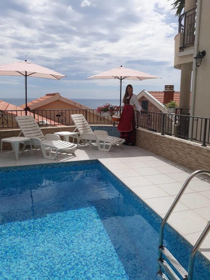 Apartments Leut Светі-Стефан Екстер'єр фото