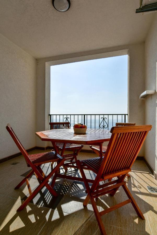 Apartments Leut Светі-Стефан Екстер'єр фото